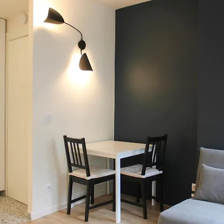 Newly Refurbished 26m2 Flat Apartment *